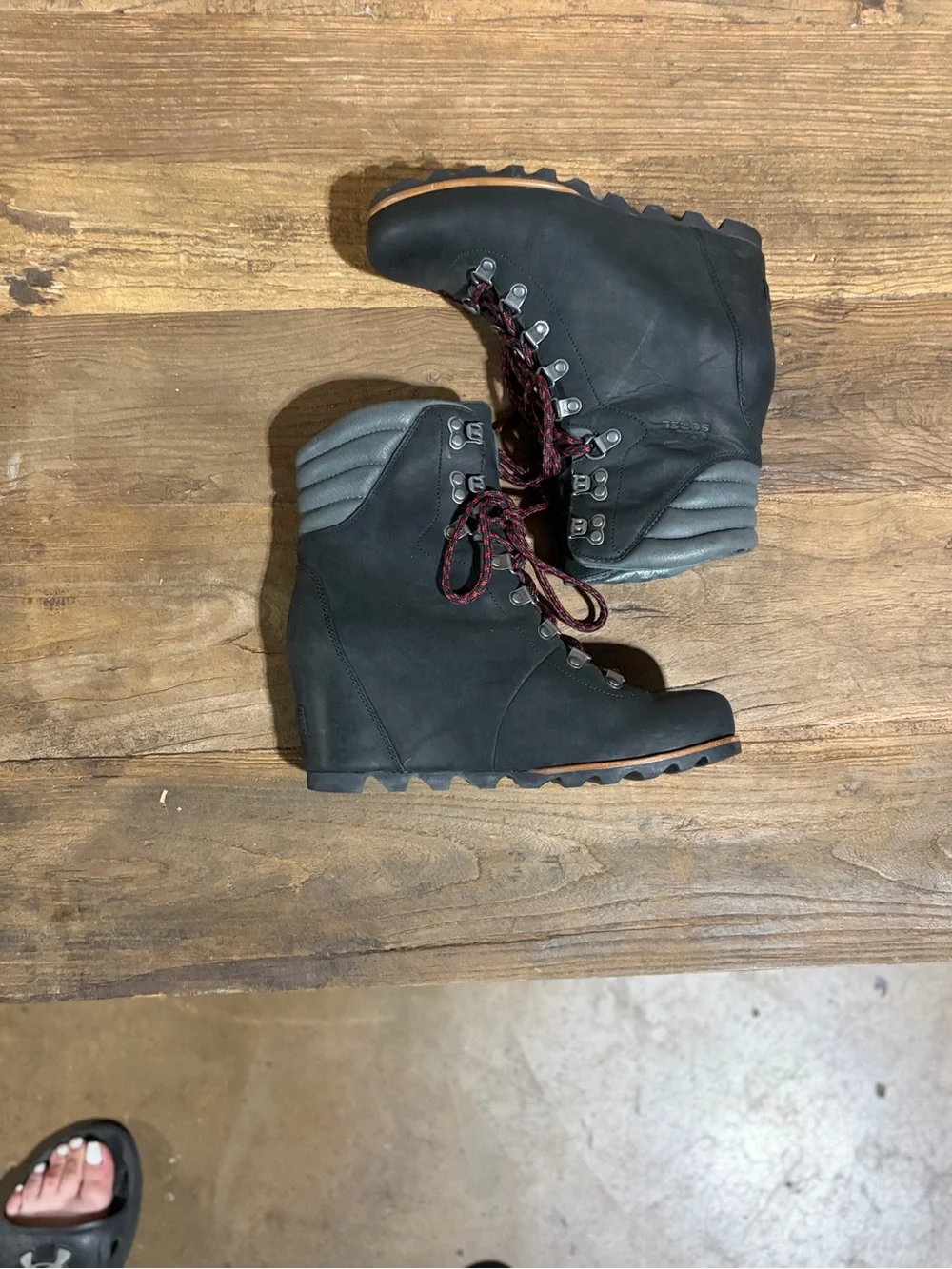 SOREL – Conquest Wedge Waterproof Leather Boots – Black Gray – Sz. 10